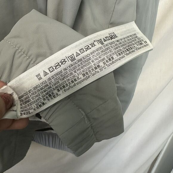 Disney Parks Pirates of the Caribbean Windbreaker Womens‎ XXL 2X Gray Crossbones - Picture 13 of 13